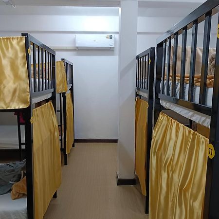 Silom Guesthouse Бангкок Екстер'єр фото