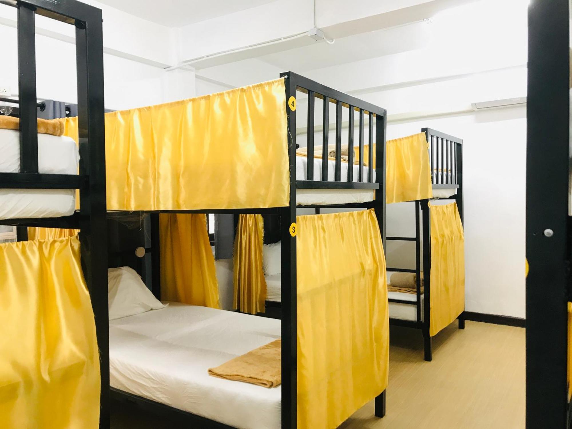 Silom Guesthouse Бангкок Екстер'єр фото