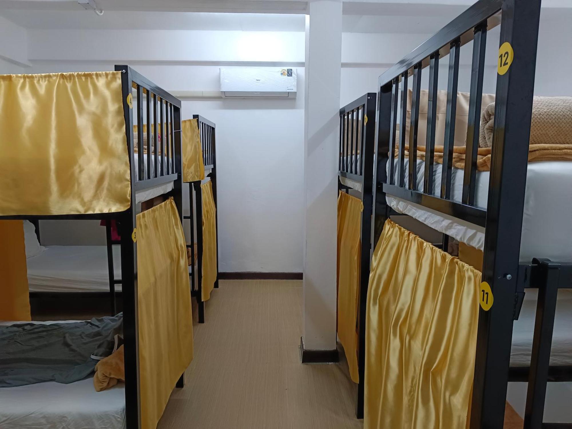 Silom Guesthouse Бангкок Екстер'єр фото